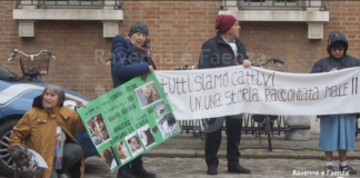 Nuovo presidio dei sostenitori di Mauro Guerra in centro