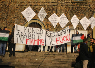 Protesta durante la Nott de Bisò: “Contestiamo il rogo del fantoccio che raffigura un uomo nero”