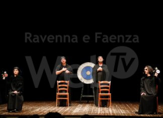 La compagnia I Sacchi di Sabbia in scena al Rasi con 7 contro Tebe e al Socjale con uno spettacolo per i più piccoli