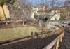 Il manto erboso utilizzato durante i Giardini di Natale lungo il Ponte delle Grazie è stato risistemato nell’area verde di via Lama