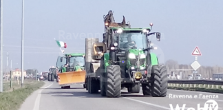Centinaia di trattori in corteo