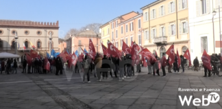 Morti sul lavoro, presidio Cgil e Uil in piazza del Popolo: “Servono più controlli e più ispettori”