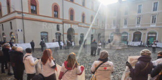 Ancora un presidio dei sostenitori di Mauro Guerra in piazza dell’Aquila