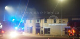 Incendio a Fornace Zarattini, in fiamme un ufficio
