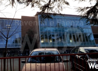 Vandali entrano alla scuola Carchidio-Strocchi: sfondate le macchinette automatiche