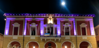 Massa Lombarda: municipio illuminato di viola per la Giornata dell’Epilessia