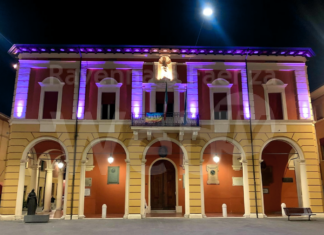 Massa Lombarda: municipio illuminato di viola per la Giornata dell’Epilessia