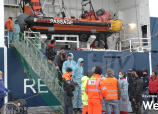 Le storie a bordo della Geo Barents: le torture, i traumi dei bambini, i 5 tentativi di fuga di una famiglia