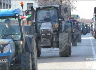 Centinaia di trattori in marcia lungo via Granarolo e via San Silvestro a Faenza: disagi alla viabilità
