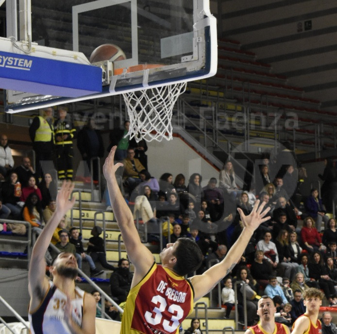 De Gregori in difesa a Taranto