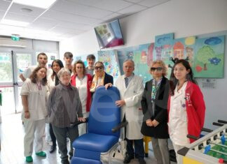 Donate due poltrone relax alla Pediatria di Ravenna dall’Associazione “Il Mosaico”