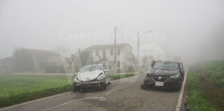 Scontro fra due auto: tre ragazzi in ospedale