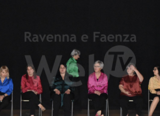 Alle Artificerie Almagià in scena lo spettacolo “Insieme”, evento conclusivo del laboratorio di teatro e autobiografia