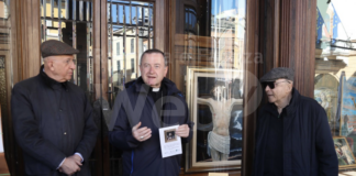 La benedizione pasquale dell’arcivescovo Ghizzoni alla mostra del Private Banking della Cassa