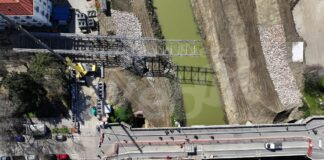 Ponte Bailey a Faenza: il “becco” ha ormai superato la metà dell’alveo fluviale