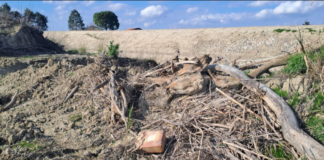 Presenti ancora due grandi falle nell’argine del Senio. Residenti preoccupati: “L’acqua a maggio arrivò a 1.8 metri”