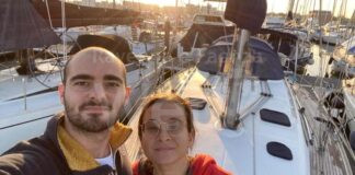 Smart working e una barca come casa: la scelta di due fidanzati