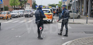 Anziana investita da un furgone mentre attraversava la strada