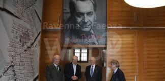 Il giornalista Jas Gawronski dona la sua collezione di libri alla biblioteca dei Chiostri Francescani