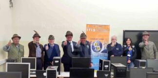 Gli alpini donano all’ITIP Bucci 41 pc rigenerati
