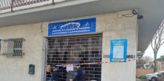 Acque reflue nella fogna. Sequestrato autolavaggio e denunciato il gestore