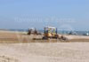 Sono partite le ruspe sulle spiagge di Cervia per livellare la duna di sabbia