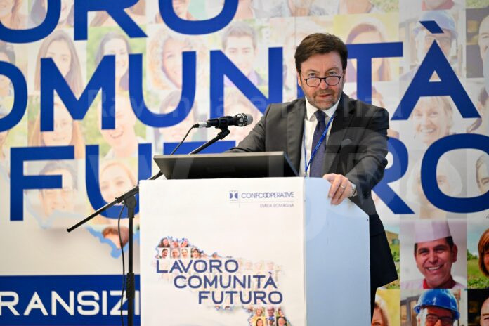 _Il presidente di Confcooperative ER sul palco