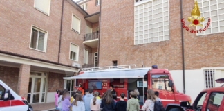 Gli studenti della scuola Europa imparano i comportamenti da seguire in caso di alluvione