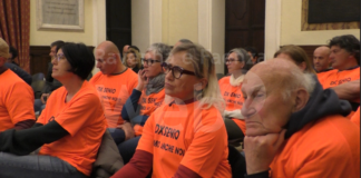 Voragini ancora aperte nell’argine in via Casale. Cittadini ancora senza risposte: “Siamo arrabbiati”