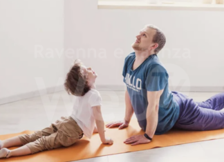 Unione: tre appuntamenti di yoga papà-bambino organizzati dal Centro per le famiglie