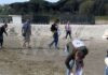 Una cinquantina di volontari ha ripulito l’arenile di Tagliata da plastica e rifiuti