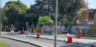 Giovedì e venerdì si asfalta nel cantiere della rotonda di viale Masi a Lugo. Modifiche alla viabilità