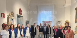 Donato un nuovo apparecchio “Paxman” per la prevenzione dell’alopecia all’oncologia di Faenza