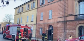 Incendio a Fusignano: evacuato un’intero edificio in pieno centro. Intossicati alcuni residenti