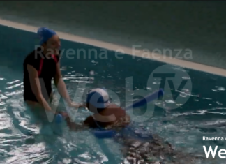 Una raccolta fondi per sostenere l’attività in piscina dell’Associazione Sportiva Disabili Faenza