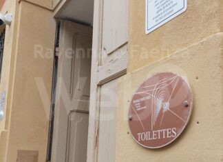 Lugo: Bagni pubblici del Pavaglione accessibili solo con tessera sanitaria