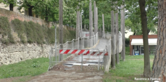 In estate i lavori per la ricostruzione della passerella ciclopedonale di via Lapi