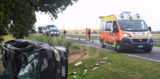 Incidente a Piangipane: Auto urta con camion ed esce fuori strada. Donna in gravi condizioni