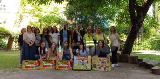 I Lions donano giocattoli ai nidi e alle materne alluvionate