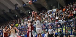 Basket: I Blacks vincono a Livorno e pareggiano la serie