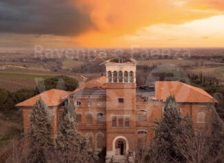 Romagna in fiore parte da Faenza con Capossela e Don Antonio