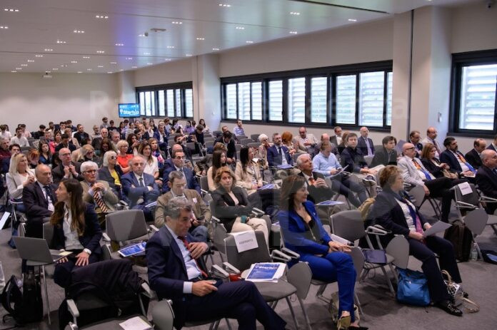 La sala durante in convegno