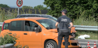 Frontale in curva: quattro ragazzi in ospedale