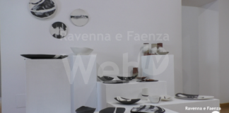 “Two cultures one conversation”: inaugurata la mostra allo Spazio Ceramica di via Pistocchi