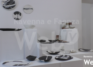 “Two cultures one conversation”: inaugurata la mostra allo Spazio Ceramica di via Pistocchi