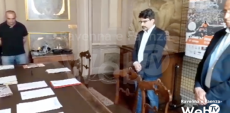 Minuto di silenzio per l’alluvione durante la conferenza stampa della 100 km del Passatore