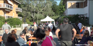 Festa in via Ragazzini, una delle strade più colpite dalla doppia alluvione