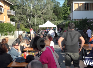 Festa in via Ragazzini, una delle strade più colpite dalla doppia alluvione