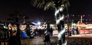 Sfilata dei negozi del centro sulla spiaggia di Marina di Ravenna