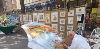 Punta all’arte e arriva su Marte: gli artisti personalizzano gli ombrelloni da spiaggia a Punta Marina